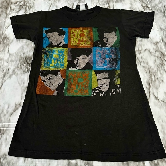 Junk Food Clothing Tops - Junk Food Clothing Black Graphic Baby Tee Shirt NKOB Hanging Tough Vintage Vibes